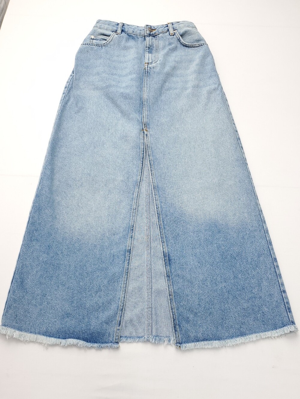 Pilcro The Madi Light Blue Wash Denim Maxi Skirt Size 2 Front Split Raw Hem - Picture 3 of 9